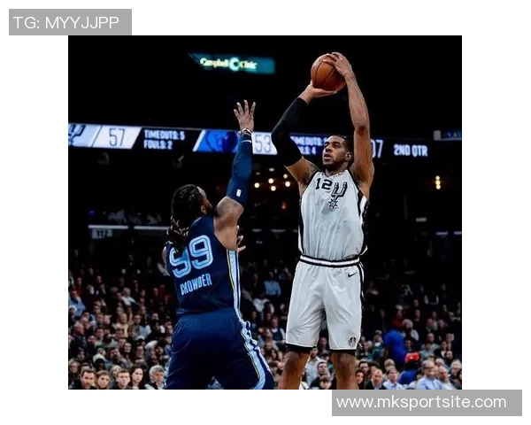 文班在16分钟内表现出色三投三中贡献9分10篮板7助攻3盖帽失误略多但依然完美